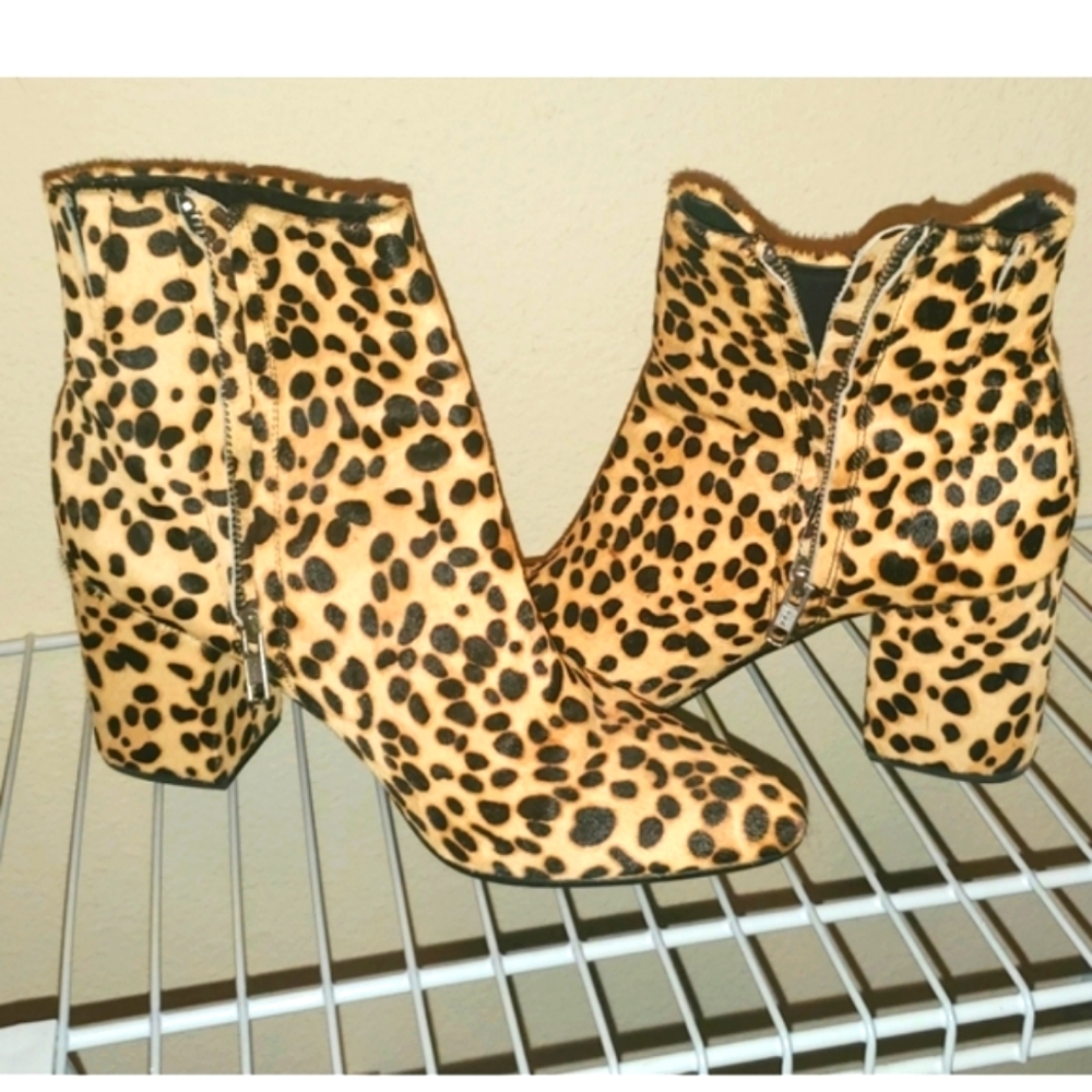 Sz 9 Leopard Print Boot - image 1